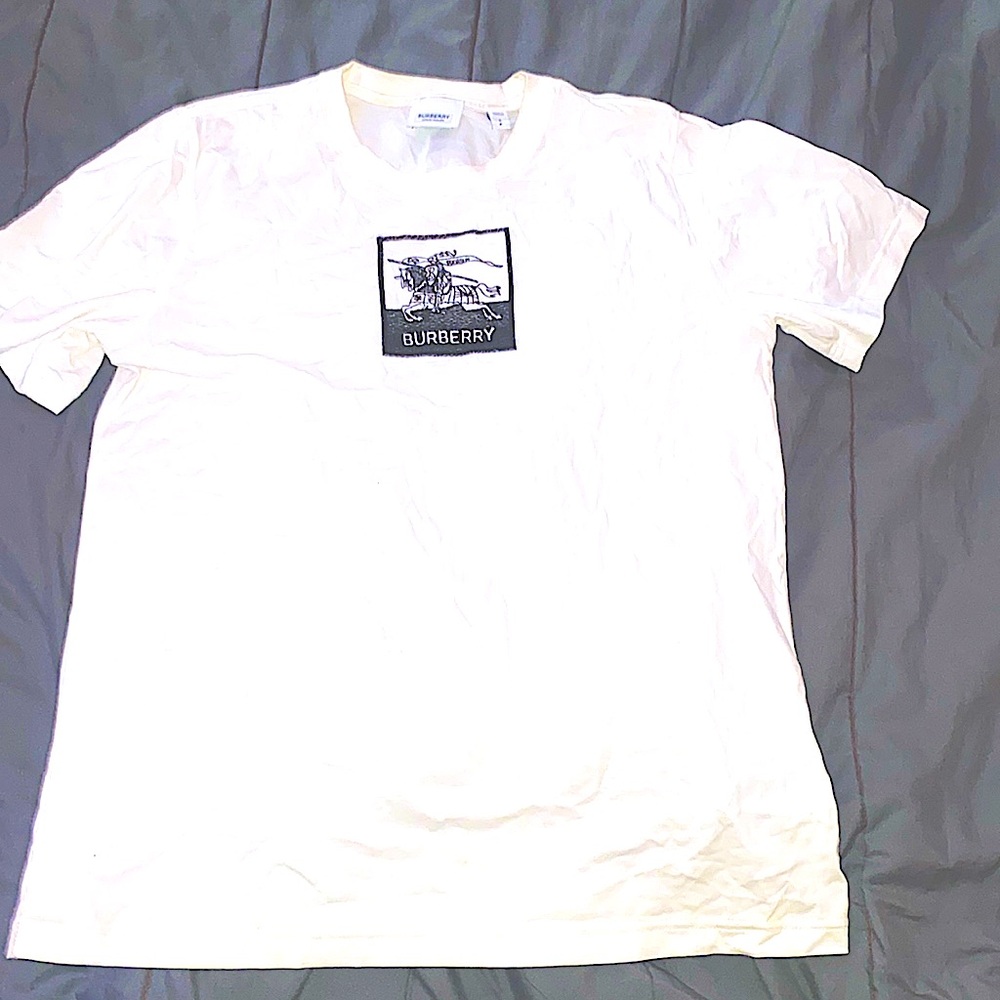 Men’s small Burberry tee